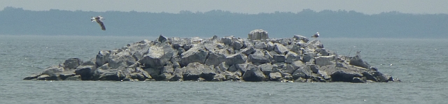 Rock pile out in the middle of Lac Saint-Pierre